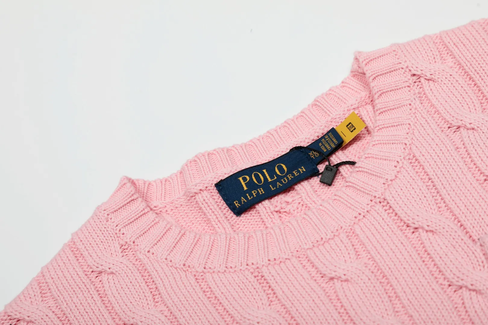 P154 💰 "Top quality" Style number: DS222# (not off the shelves all year round) [Ralph Lauren round neck pocket style solid color pony embroidered logo knitted short sleeves] ✅Ralph Lauren Ralph Lauren classic basic pocket all-match style goddess knitted short sleeves for all seasons ✅Main supplier platform live broadcast Wholesale entity Replenish when out of stock Not off the shelf ✅ZP quality 1:1 version Scan the code to enter the GF website Counter quality ✅Details and quality are the only one in Guangzhou. Imported quality cotton yarn, focusing on high-end, cost-effective, good quality needless to say. ✅The version is restored to the original order. The maximum size can be worn up to 160 pounds. Loose, comfortable and stress-free. ✅The upper body is simple and easy to match. A must-have for goddess ootd. Good-looking clothes are never picky. A must-have in the goddess’ wardrobe. Size: S-XL. Color: White, almond, purple, orange, gray, yellow, black, khaki, pink, navy, rose, green. Chinese red olive green light blue white label light blue blue label
